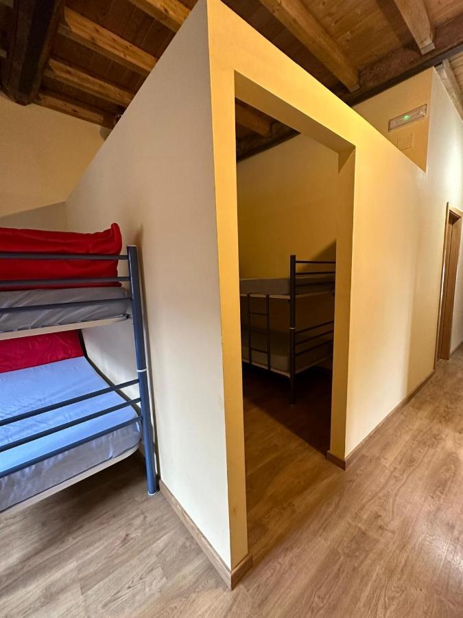 Albergue De Peregrinos Compostela Molinaseca Esterno foto